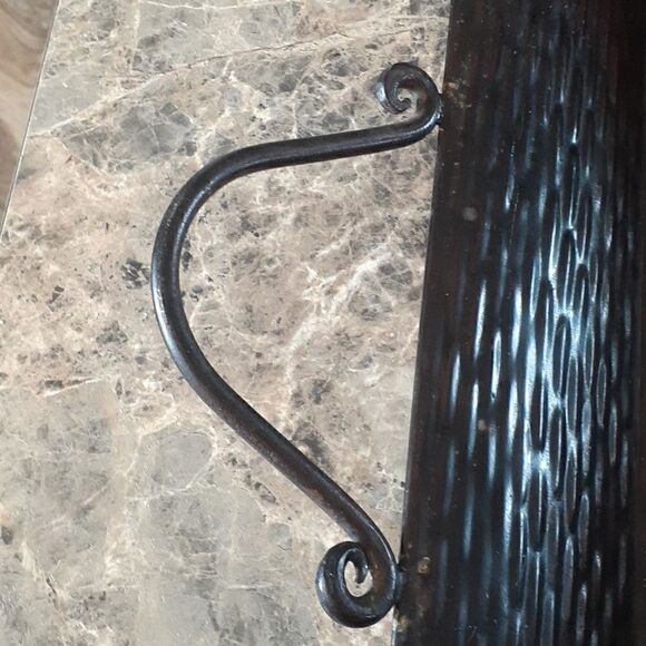 Beautiful pounded metal tray with handles. - Picture 4 of 6